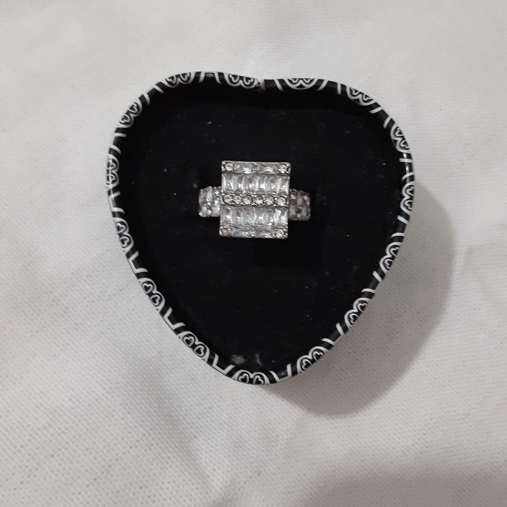 Sterling silver CZ Ring - Picture 3 of 10